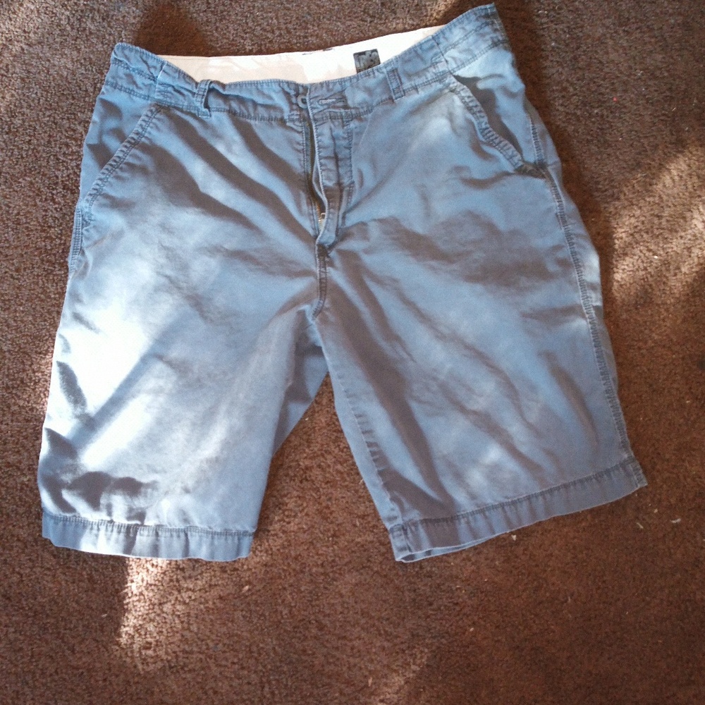 Short's - Casual